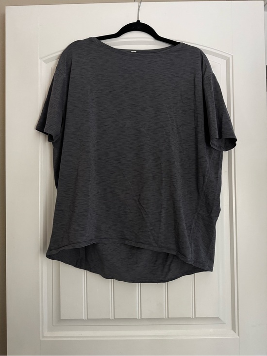 lululemon athletica Tops - lululemon athletica Heathered Charcoal Short Sleeve Tee